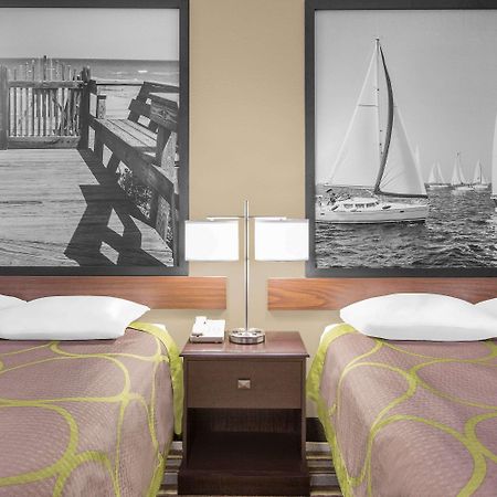 Super 8 By Wyndham Bay St. Louis Motel Bagian luar foto