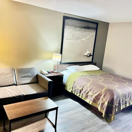 Super 8 By Wyndham Bay St. Louis Motel Bagian luar foto