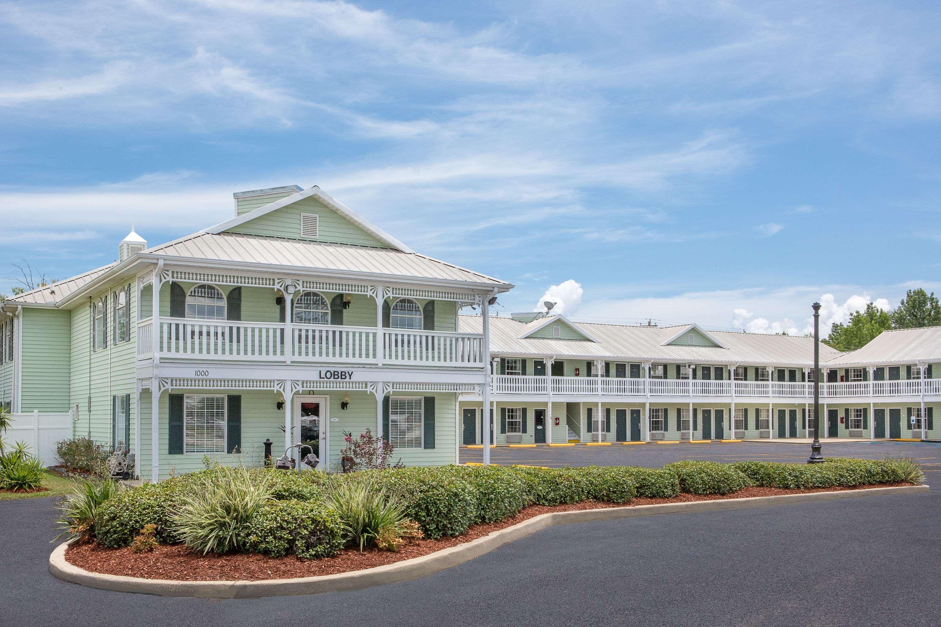 Super 8 By Wyndham Bay St. Louis Motel Bagian luar foto