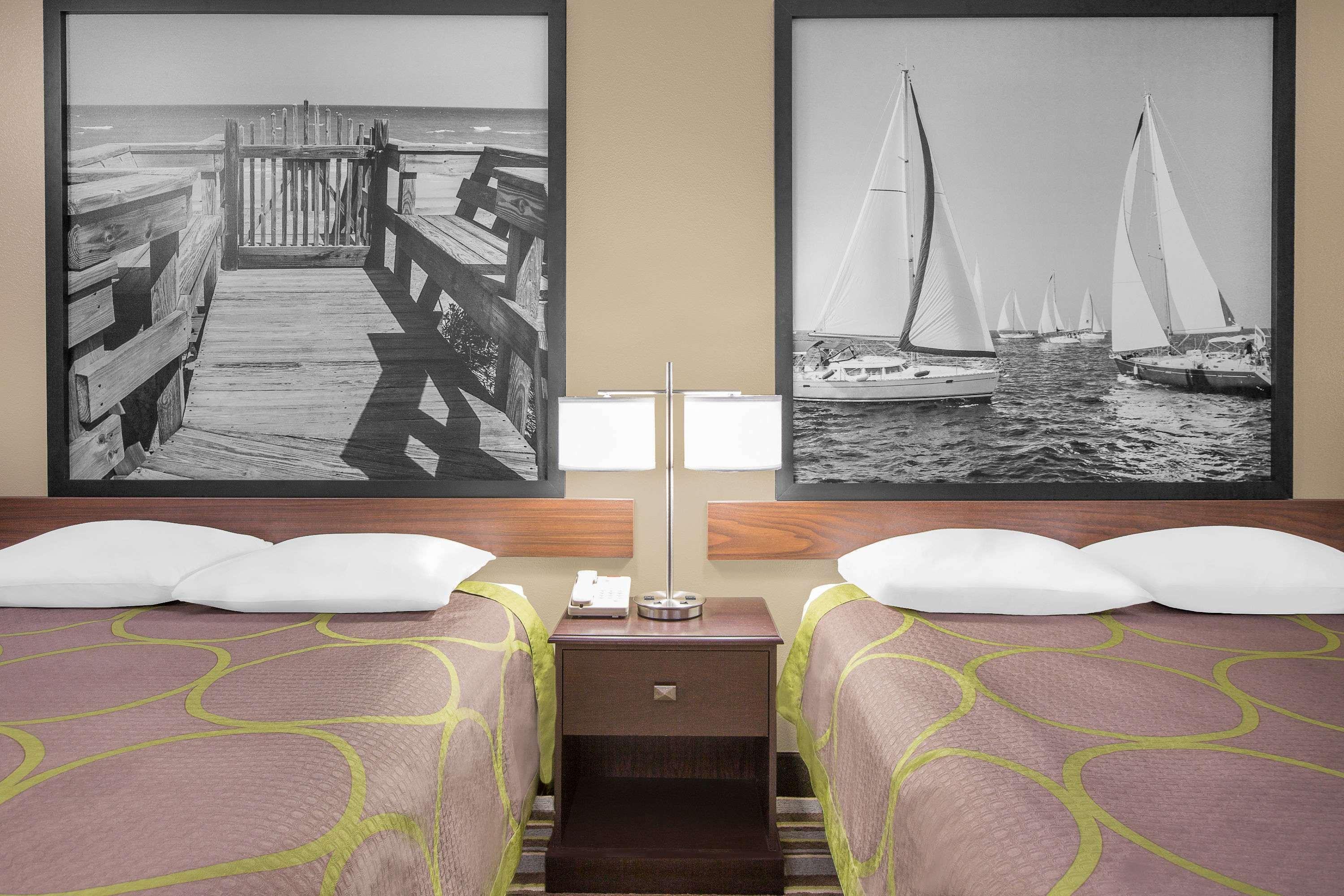 Super 8 By Wyndham Bay St. Louis Motel Bagian luar foto