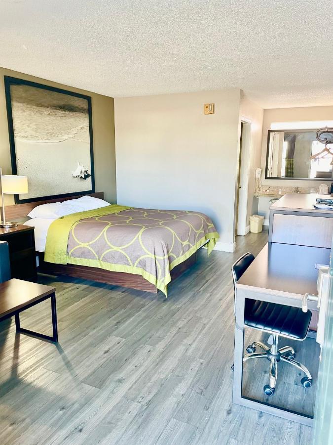 Super 8 By Wyndham Bay St. Louis Motel Bagian luar foto
