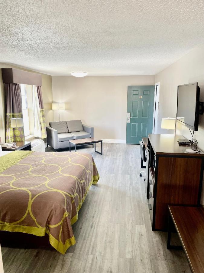 Super 8 By Wyndham Bay St. Louis Motel Bagian luar foto