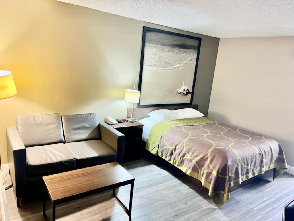 Super 8 By Wyndham Bay St. Louis Motel Bagian luar foto