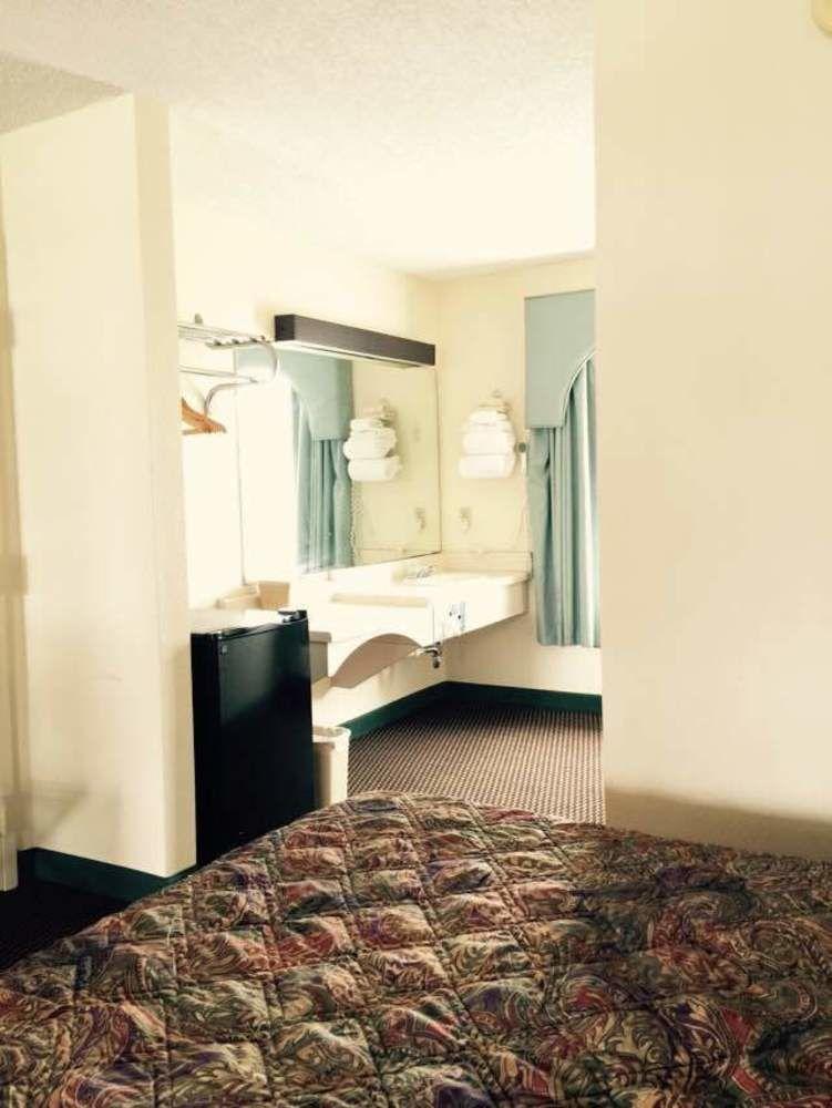 Super 8 By Wyndham Bay St. Louis Motel Bagian luar foto