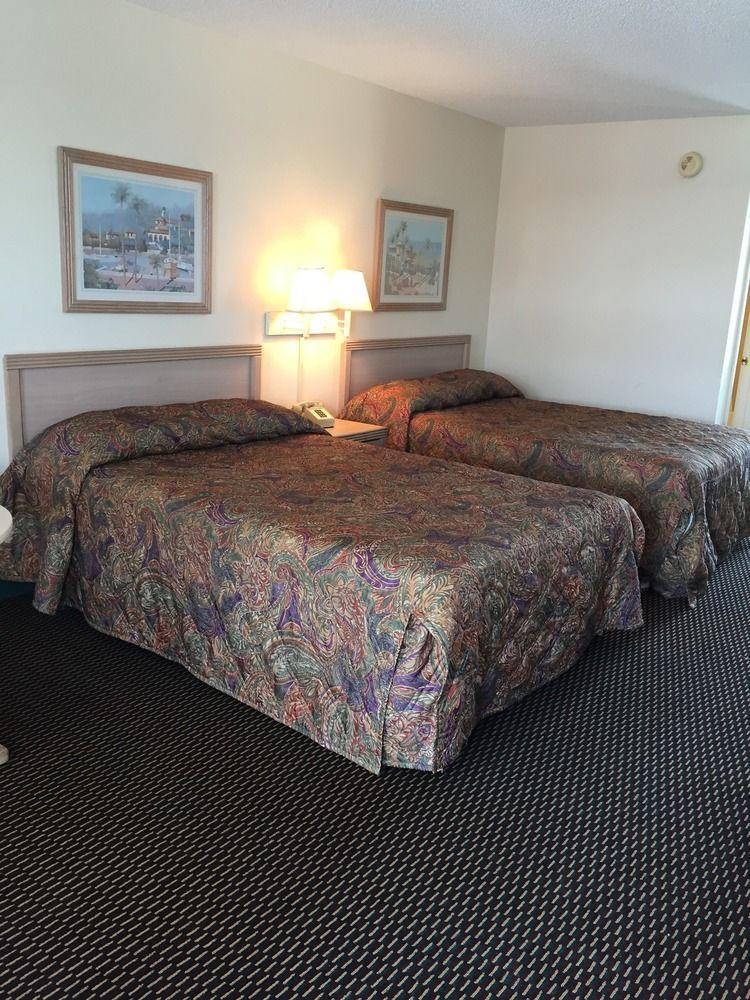 Super 8 By Wyndham Bay St. Louis Motel Bagian luar foto