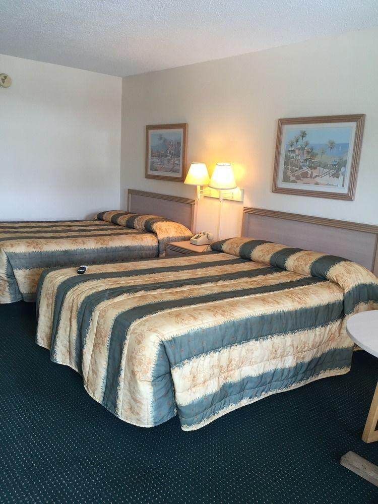 Super 8 By Wyndham Bay St. Louis Motel Bagian luar foto