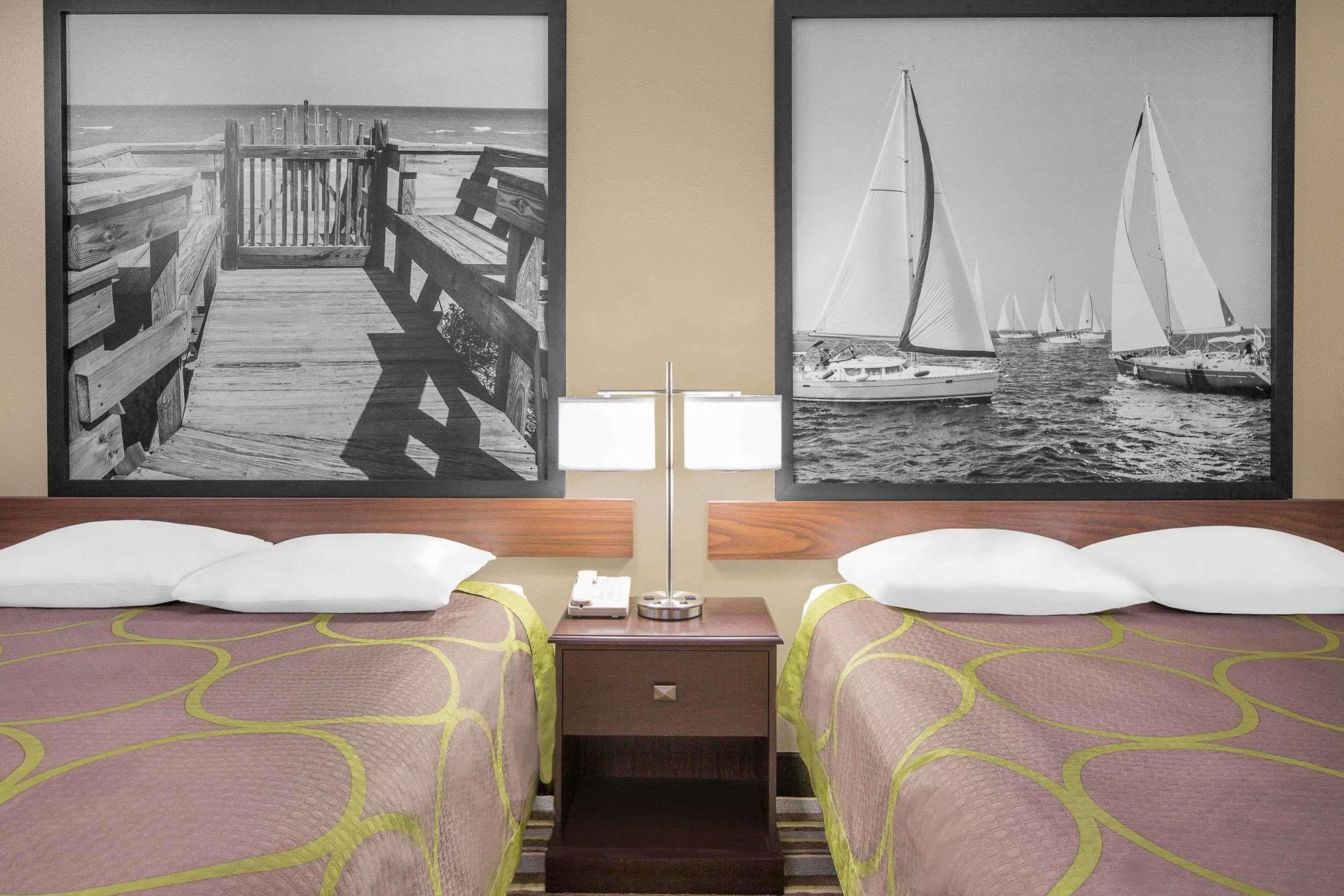 Super 8 By Wyndham Bay St. Louis Motel Bagian luar foto